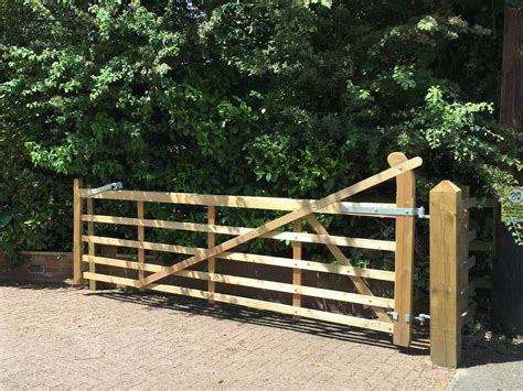 Traditional Wooden Entrance Gates | Jacksons Fencing