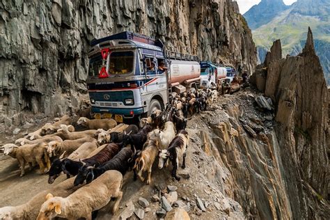 16 Dangerous Roads In India That Are A Driver’s Worst Nightmare ...