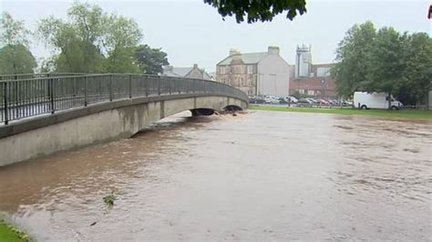 Flooding hits parts of Scotland - BBC News