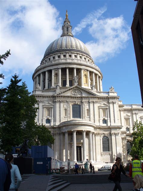 File:St. Pauls Cathedral with dome.jpg - Wikipedia