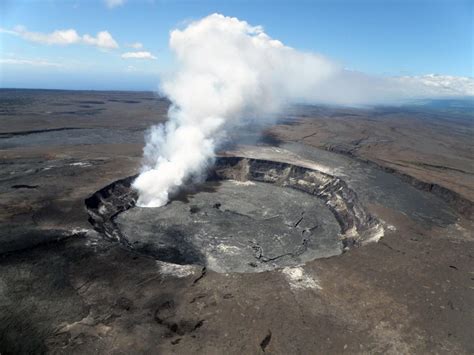 Halemaumau Crater Kilauea in Hawaii - Charismatic Planet