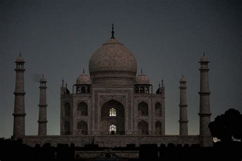 Viewing Taj Mahal at Night - Complete Guide(2023)