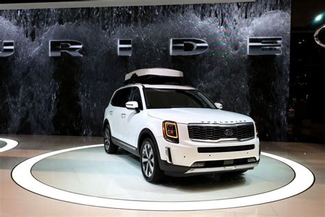 What Features Come Standard on the Kia Telluride?