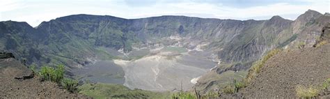 The 7 × 6 km wide and more than 1 km deep summit caldera of Tambora ...