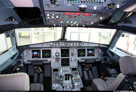 A320 Cockpit Photo