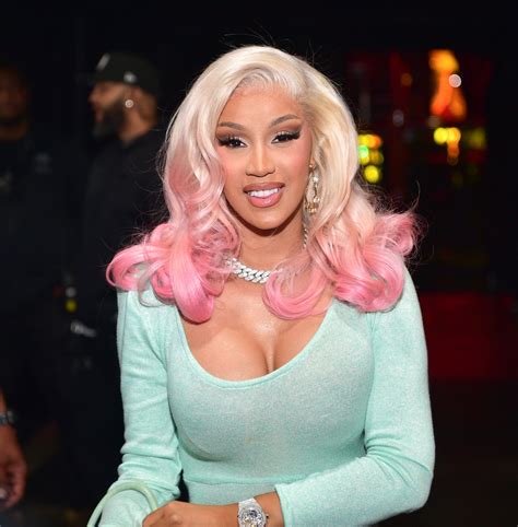 Cardi B Debuted Blonde Hair With Pink Dip Dye and Millennial Side Part ...