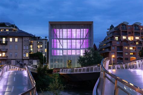 Il Museion di Bolzano torna a illuminarsi con un film sulla facciata