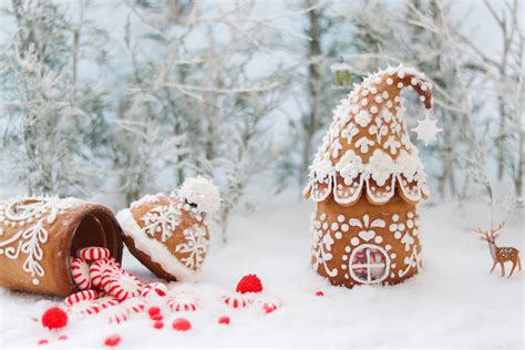 Mini Gingerbread House DIY - LilyArdor