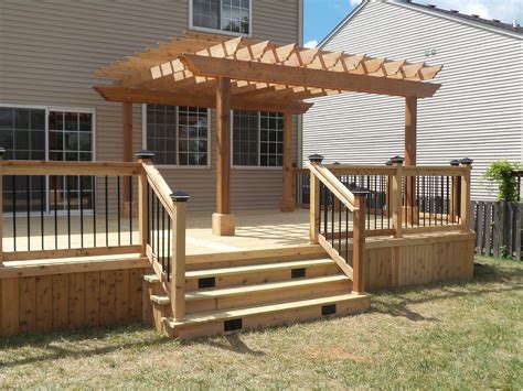 Decks.com. Cedar Deck & Pergola - Picture 3637