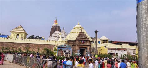 Puri Dham and stunning golden beach. - Tripoto