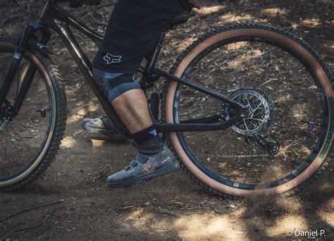 4 MTB Knee Pads, From Minimal to Full-On, Summer Tested - Singletracks ...