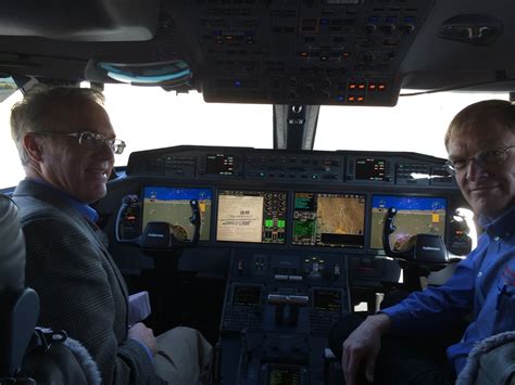 Gulfstream G650 | View of the cockpit on board Gulfstream G6 ...