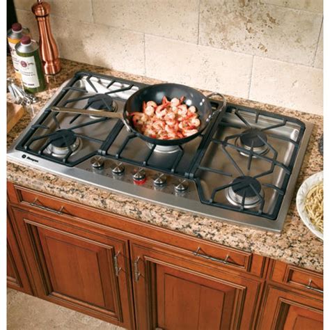 GE ZGU385NSMSS Monogram 36" Stainless Steel Gas Cooktop (Natural Gas)