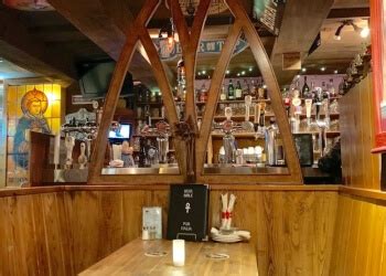 3 Best Pubs in Ottawa, ON - Expert Recommendations