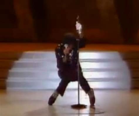 Live "Billie Jean" Performance and the Moonwalk | Michael Jackson ...