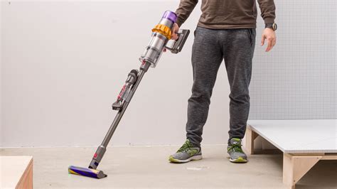 Dyson V15 Detect vs Dyson V12 Detect Slim Side-by-Side Vacuum ...