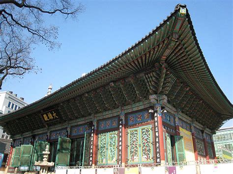 Jogyesa Temple in Seoul – Travels with George and Marta