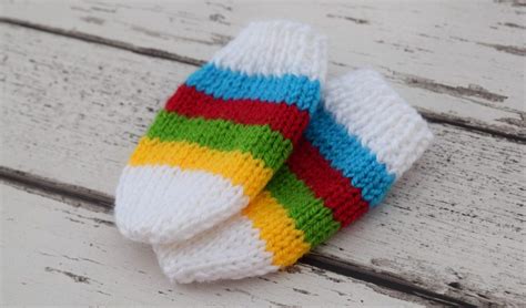 Free Knitting Pattern! - Baby Mittens - tippytupps