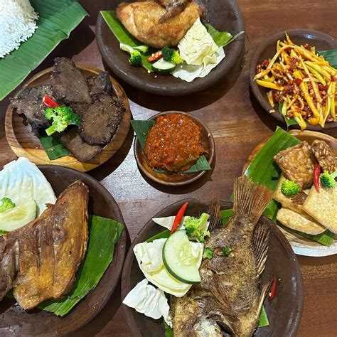 8 Tempat Makan Murah Jakarta yang Worth It Abis - Nibble