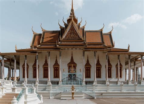 A Complete Guide to Visiting The Royal Palace, Phnom Penh — ALONG DUSTY ...