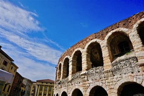 Verona Walking Tour with Romeo & Juliet Guide - Bohemian Vagabond ...