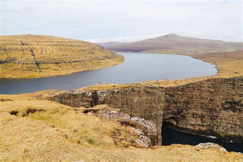 How To See The Cliff Lake In The Faroe Islands - Sørvágsvatn - Hand ...