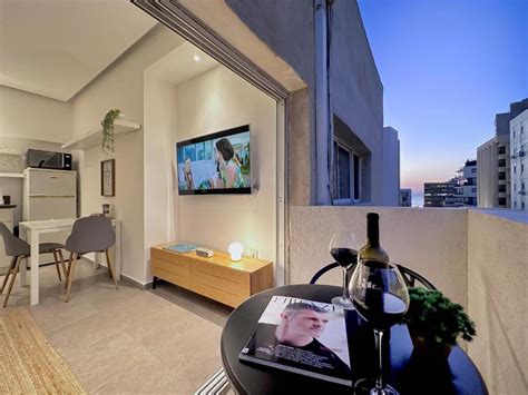 Mapu Beach Apartment with Balcony, Tel Aviv (updated prices 2024)