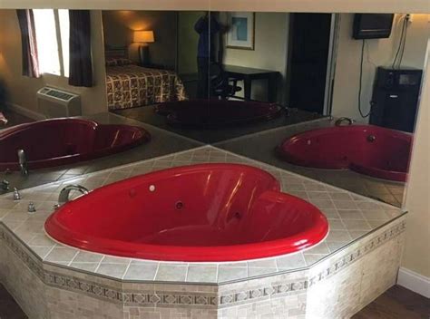 hotels in crystal city va with jacuzzi - Hans Faison