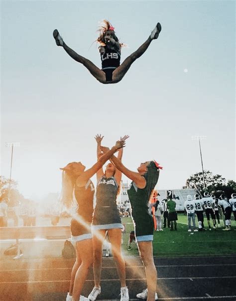 Cheerleading Stunts, Cool Cheer Stunts, College Cheerleading, Senior ...