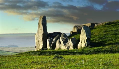 The stones at the entrance of West Kennet Long Barrow | Flickr