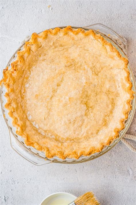 Flaky All-Butter Pie Crust Recipe (So EASY!) - Averie Cooks