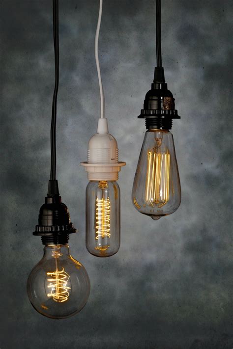 Old school Edison light bulbs for vintage feel event lighting. | 照明