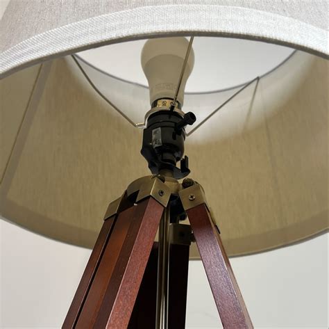 TRIPOD TABLE LAMP