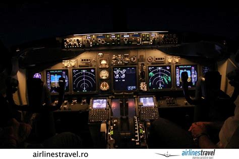 Boeing 737 Cockpit Night