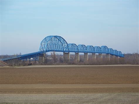 Barge strikes US 45 Ohio River Brookport Bridge at Paducah, minor ...