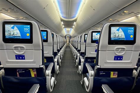 Where to sit: United’s Boeing 737 MAX 8 with the new signature interior