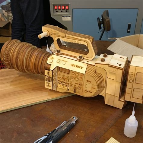 This Talented Artist Recreated Popular Camera Models By Carving Wood In ...