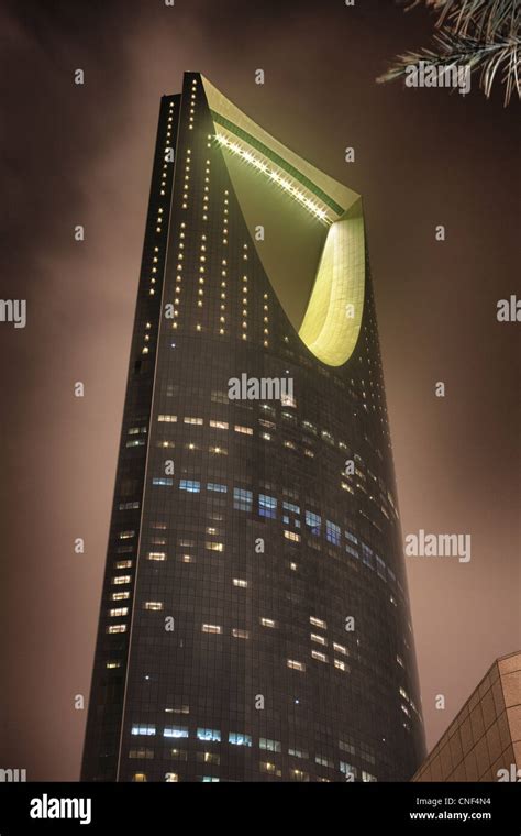 Kingdom Tower/Center, Riyadh, Saudi Arabia at night Stock Photo - Alamy