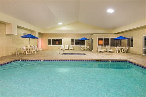 Days Inn by Wyndham Fremont | Fremont, OH Hotels