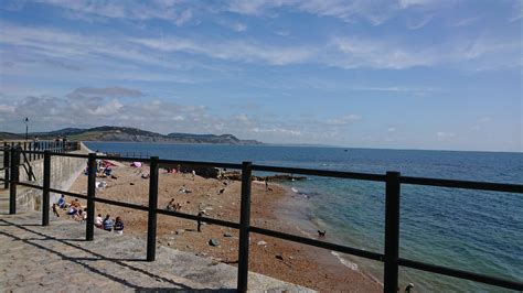 Lyme Regis Beach - Discover The Outdoors