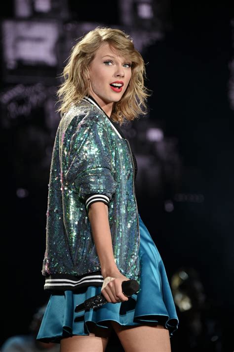 Taylor Swift - 1989 World Tour Concert in East Rutherford, New Jersey ...