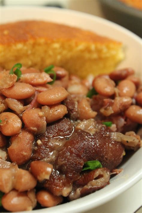 Southern Pinto Beans and Ham Hocks Made in the Crock Pot | I Heart Recipes