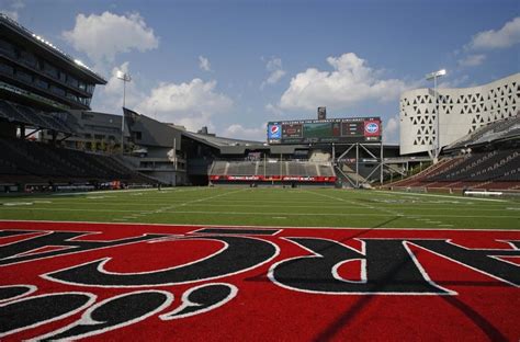 Cincinnati Bearcats Unveil New Field Turf For 2016 Season