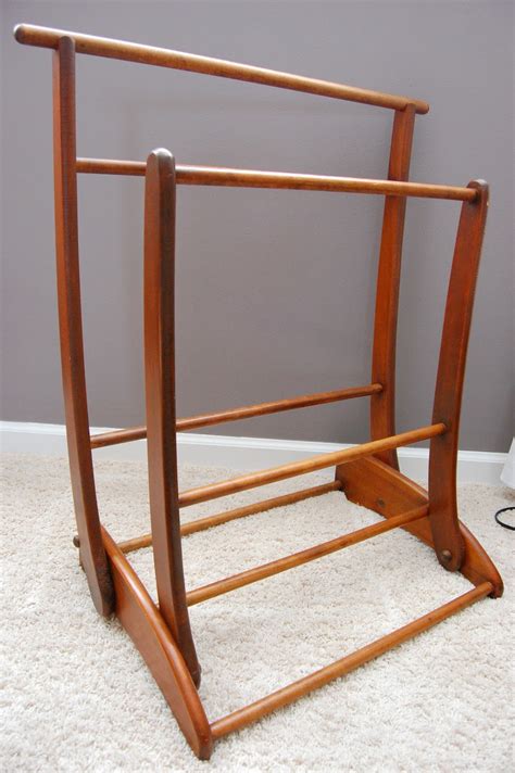 The Brown Needle: mid-century modern quilt rack