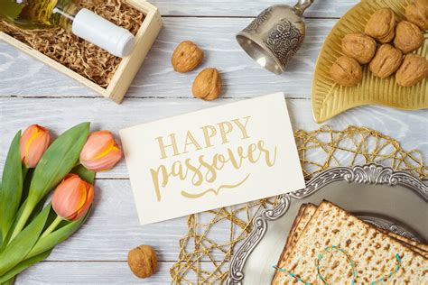 Passover Cards: 9 Design Ideas and What to Say Inside - STATIONERS