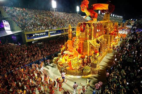 Samba and sequins: Rio carnival in pictures - BBC News