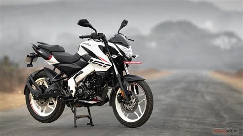 Bajaj Pulsar NS160 Right Front Three Quarter Image – BikeWale