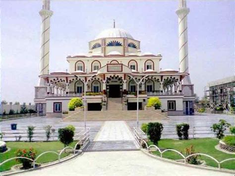 Explore the Beauty of Pakistan: 20 FAMOUS MOSQUES IN PAKISTAN