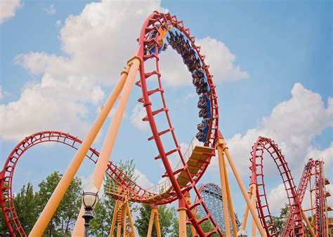 Six Flags New England Reviews, Rides & Guide