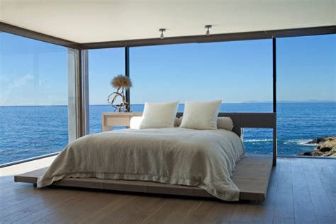 awesome-bedroom-decor-with-sea-view